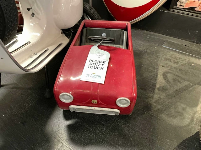 Pedalcar renault dauphine - afbeelding 2 van  7