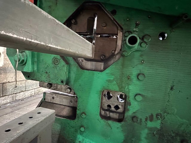 Peddinghaus 210a/13 gecombineerde profielstaalschaar met pons, vlakstaalschaar, staafstaalschaar, profielstaalschaar, en uitklinkapparaat - afbeelding 2 van  15