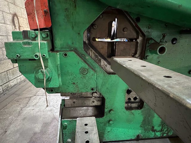 Peddinghaus 210a/13 gecombineerde profielstaalschaar met pons, vlakstaalschaar, staafstaalschaar, profielstaalschaar, en uitklinkapparaat - afbeelding 15 van  15