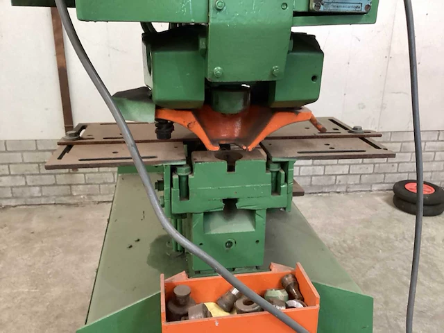 Peddingmaster 28/40h pons- en knipmachine - afbeelding 10 van  11