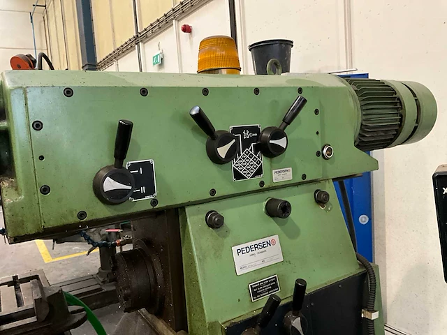 Pedersen vpu-200 freesmachine - afbeelding 2 van  12