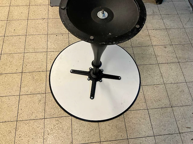 Pedrali tonda 4150 restauranttafel (10x) - afbeelding 6 van  9