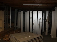 Peesframes in diverse maten en uitvoeringen, ruim 30 stuks. voornamelijk dubbelzijdig met verlichting - afbeelding 1 van  3