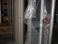 Peesframes in diverse maten en uitvoeringen, ruim 30 stuks. voornamelijk dubbelzijdig met verlichting - afbeelding 2 van  3