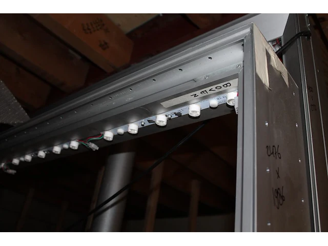 Peesframes in diverse maten en uitvoeringen, ruim 30 stuks. voornamelijk dubbelzijdig met verlichting - afbeelding 3 van  3