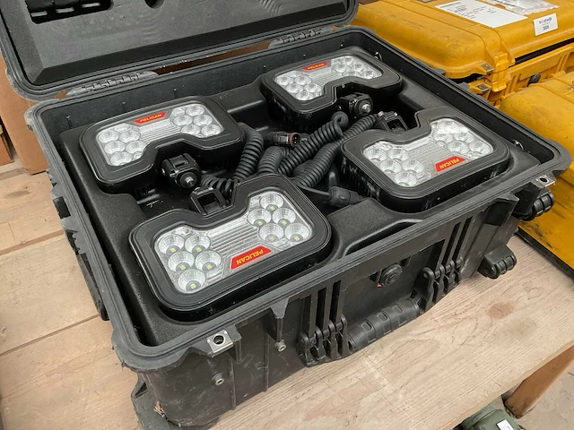 Pelican lampenset in koffer - afbeelding 1 van  5