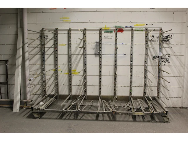 Pennenwagen. afmeting 275 x 100 x 192 cm. - afbeelding 1 van  2