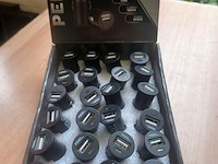 Perel usb-lader adapter voor in de auto aantal 24 stuks. - afbeelding 2 van  3