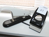 Perforator en nietmachine. - afbeelding 1 van  1