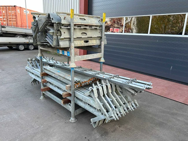 Peri up stalen steigertrap (13x) - afbeelding 2 van  9