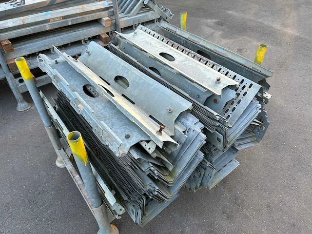 Peri up stalen steigertrap (13x) - afbeelding 5 van  9