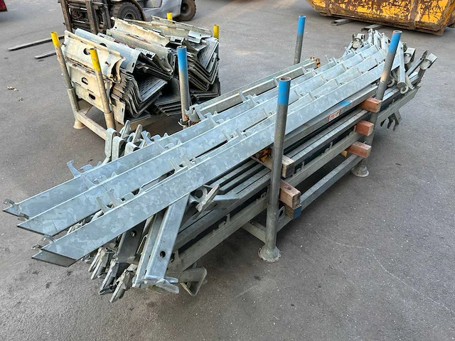 Peri up stalen steigertrap (13x) - afbeelding 9 van  9