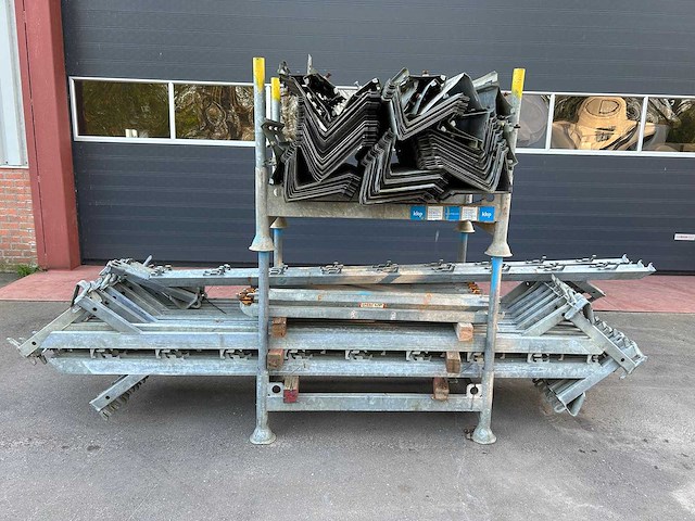 Peri-up stalen steigertrap (13x) - afbeelding 1 van  9