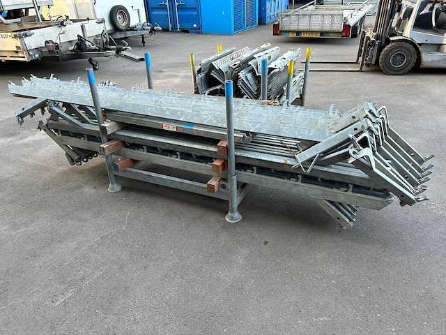 Peri-up stalen steigertrap (13x) - afbeelding 8 van  9
