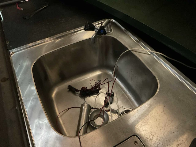 Peroni mobiele bar met hydraulisch dak - afbeelding 9 van  22