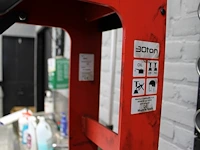 Pers mega prp30 met hoogte 193, maximale perskracht 30 ton. bouwjaar 2021. met drie wandrekken met diverse ... - afbeelding 4 van  4