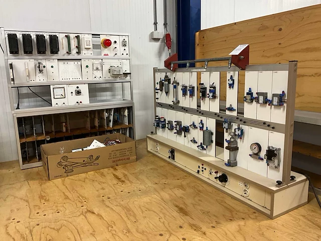 Perslucht & elektra onderdelen display - afbeelding 1 van  8