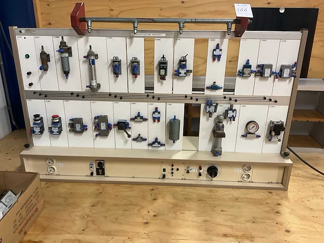 Perslucht & elektra onderdelen display - afbeelding 2 van  8