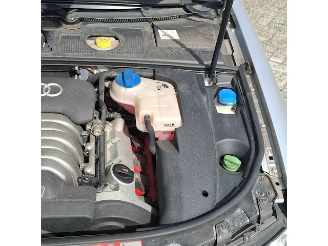 Personenauto audi, a4 v6 3.0, grijs, bouwjaar 2003 - afbeelding 36 van  46