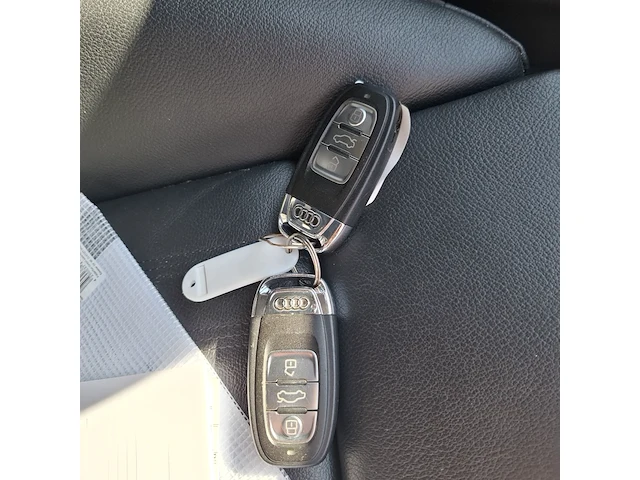 Personenauto, audi, a6 - afbeelding 30 van  50