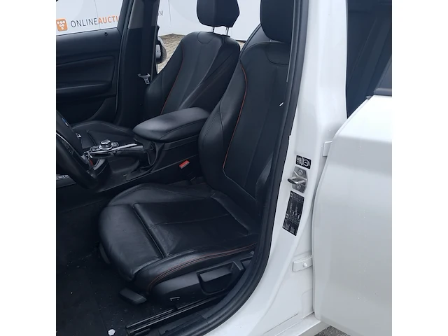 Personenauto bmw, 1-serie 114i, wit, bouwjaar 2013 - afbeelding 2 van  31