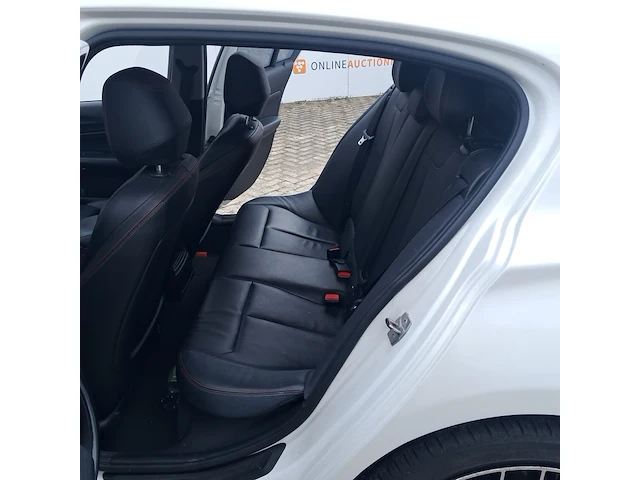 Personenauto bmw, 1-serie 114i, wit, bouwjaar 2013 - afbeelding 3 van  31