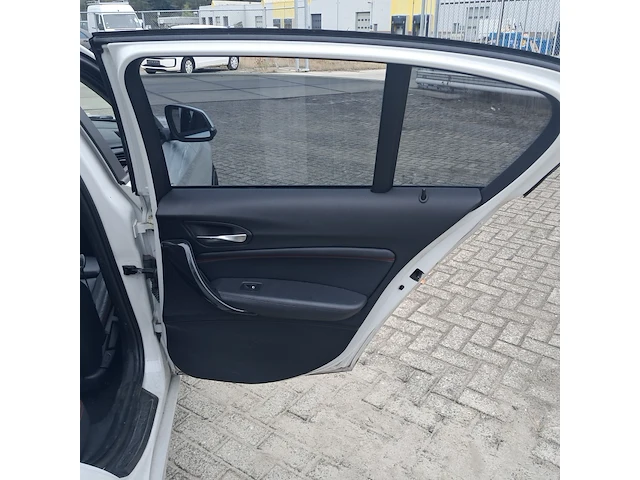 Personenauto bmw, 1-serie 114i, wit, bouwjaar 2013 - afbeelding 4 van  31