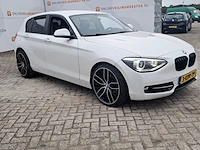 Personenauto bmw, 1-serie 114i, wit, bouwjaar 2013 - afbeelding 23 van  31
