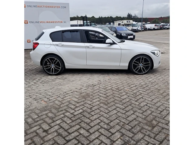 Personenauto bmw, 1-serie 114i, wit, bouwjaar 2013 - afbeelding 26 van  31