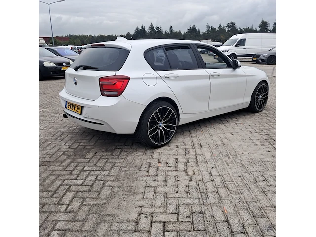 Personenauto bmw, 1-serie 114i, wit, bouwjaar 2013 - afbeelding 27 van  31