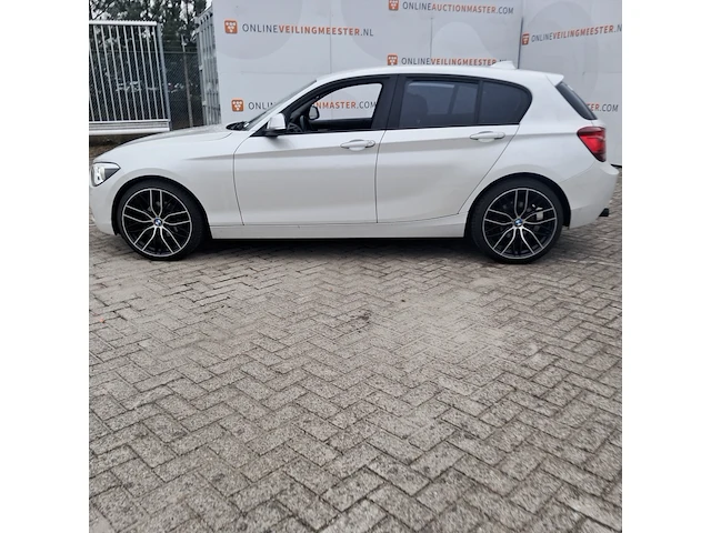 Personenauto bmw, 1-serie 114i, wit, bouwjaar 2013 - afbeelding 30 van  31