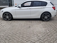 Personenauto bmw, 1-serie 114i, wit, bouwjaar 2013 - afbeelding 30 van  31