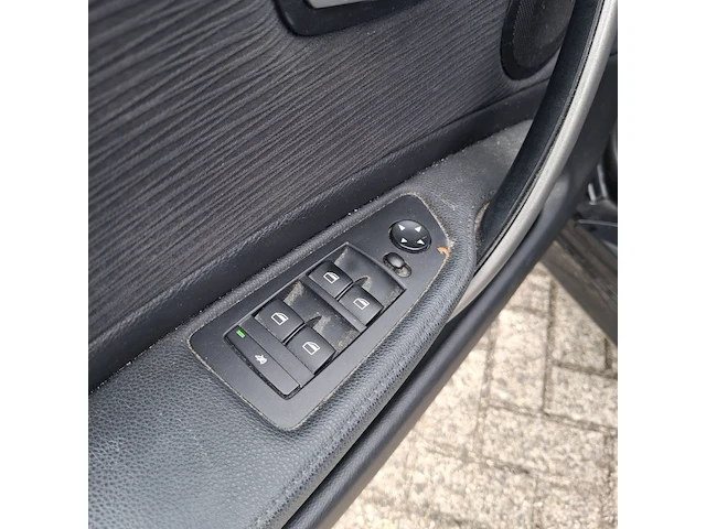 Personenauto bmw, 1 serie 116i, zwart, bouwjaar 2009 - afbeelding 2 van  134