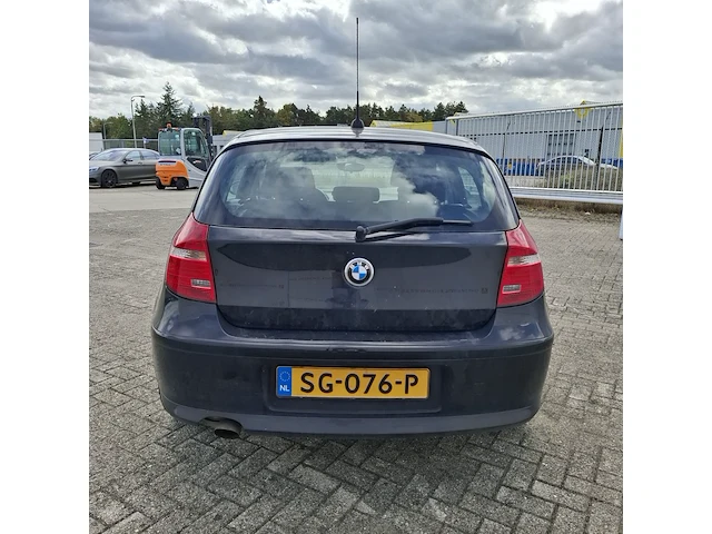 Personenauto bmw, 1 serie 116i, zwart, bouwjaar 2009 - afbeelding 22 van  134
