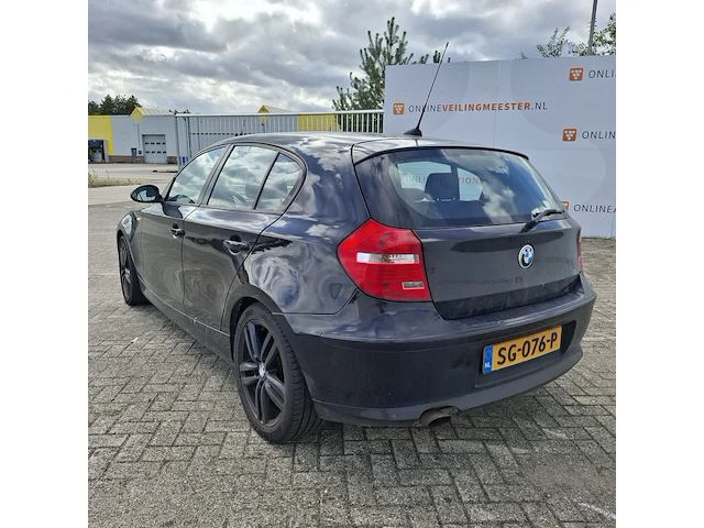Personenauto bmw, 1 serie 116i, zwart, bouwjaar 2009 - afbeelding 23 van  134
