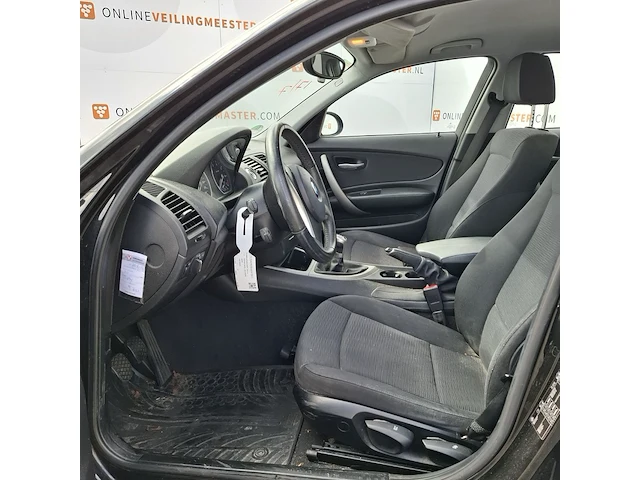 Personenauto bmw, 1 serie 116i, zwart, bouwjaar 2009 - afbeelding 32 van  134