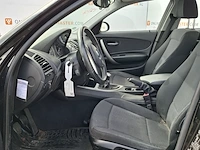 Personenauto bmw, 1 serie 116i, zwart, bouwjaar 2009 - afbeelding 32 van  134