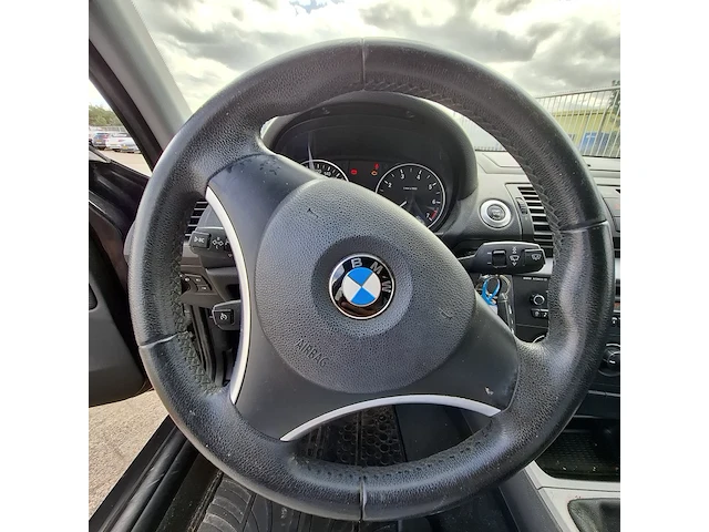 Personenauto bmw, 1 serie 116i, zwart, bouwjaar 2009 - afbeelding 34 van  134