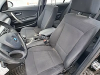 Personenauto bmw, 1 serie 116i, zwart, bouwjaar 2009 - afbeelding 24 van  134
