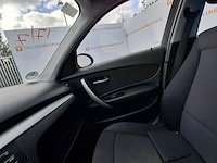 Personenauto bmw, 1 serie 116i, zwart, bouwjaar 2009 - afbeelding 38 van  134