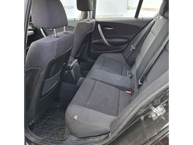 Personenauto bmw, 1 serie 116i, zwart, bouwjaar 2009 - afbeelding 40 van  134