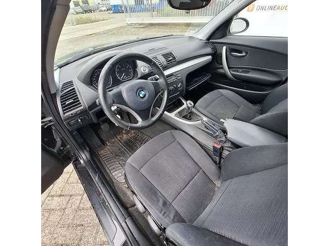 Personenauto bmw, 1 serie 116i, zwart, bouwjaar 2009 - afbeelding 35 van  134