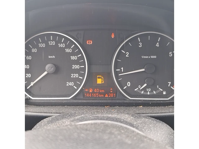 Personenauto bmw, 1 serie 116i, zwart, bouwjaar 2009 - afbeelding 41 van  134