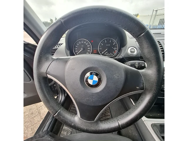 Personenauto bmw, 1 serie 116i, zwart, bouwjaar 2009 - afbeelding 45 van  134