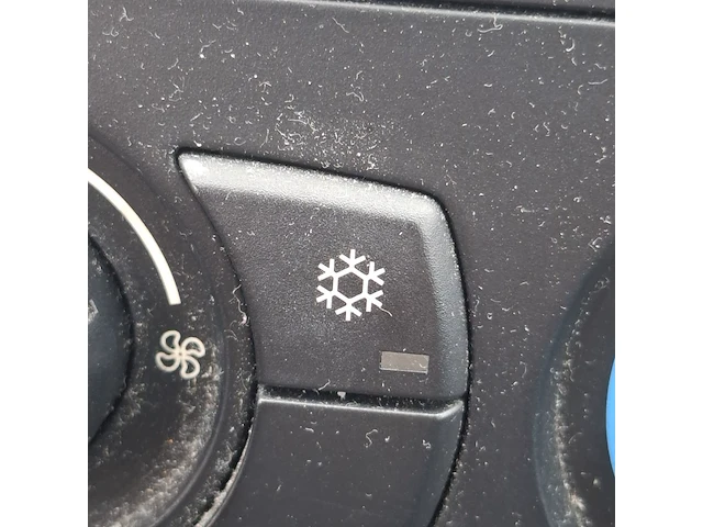 Personenauto bmw, 1 serie 116i, zwart, bouwjaar 2009 - afbeelding 49 van  134