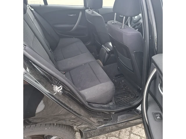 Personenauto bmw, 1 serie 116i, zwart, bouwjaar 2009 - afbeelding 60 van  134
