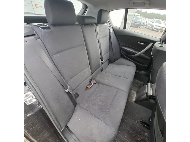 Personenauto bmw, 1 serie 116i, zwart, bouwjaar 2009 - afbeelding 61 van  134