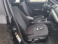 Personenauto bmw, 1 serie 116i, zwart, bouwjaar 2009 - afbeelding 62 van  134