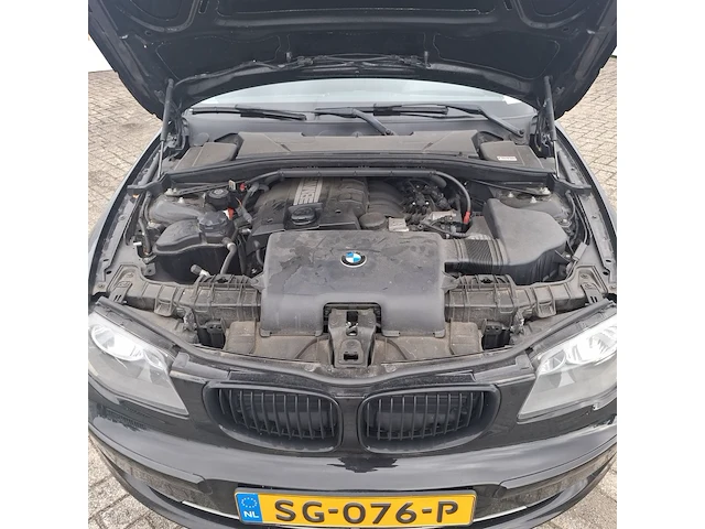 Personenauto bmw, 1 serie 116i, zwart, bouwjaar 2009 - afbeelding 75 van  134