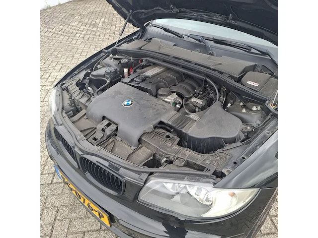Personenauto bmw, 1 serie 116i, zwart, bouwjaar 2009 - afbeelding 81 van  134